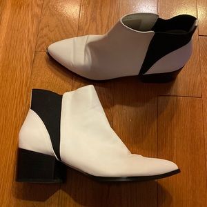 White Chinese Laundry size 8 booties